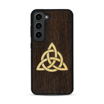 Coque de protection en bois véritable fabriquée en France pour  alliant du chêne fumé et du bambou représentant une triquetra