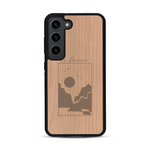 Coque de protection en bois véritable fabriquée en France pour  sur le thème du camping en pleine nature et du bivouac avec la phrase "Aventure is out there"