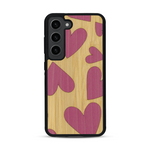 Coque de protection en bois véritable fabriquée en France pour  alliant plusieurs essences de bois pour représenter des coeurs pour les amoureux