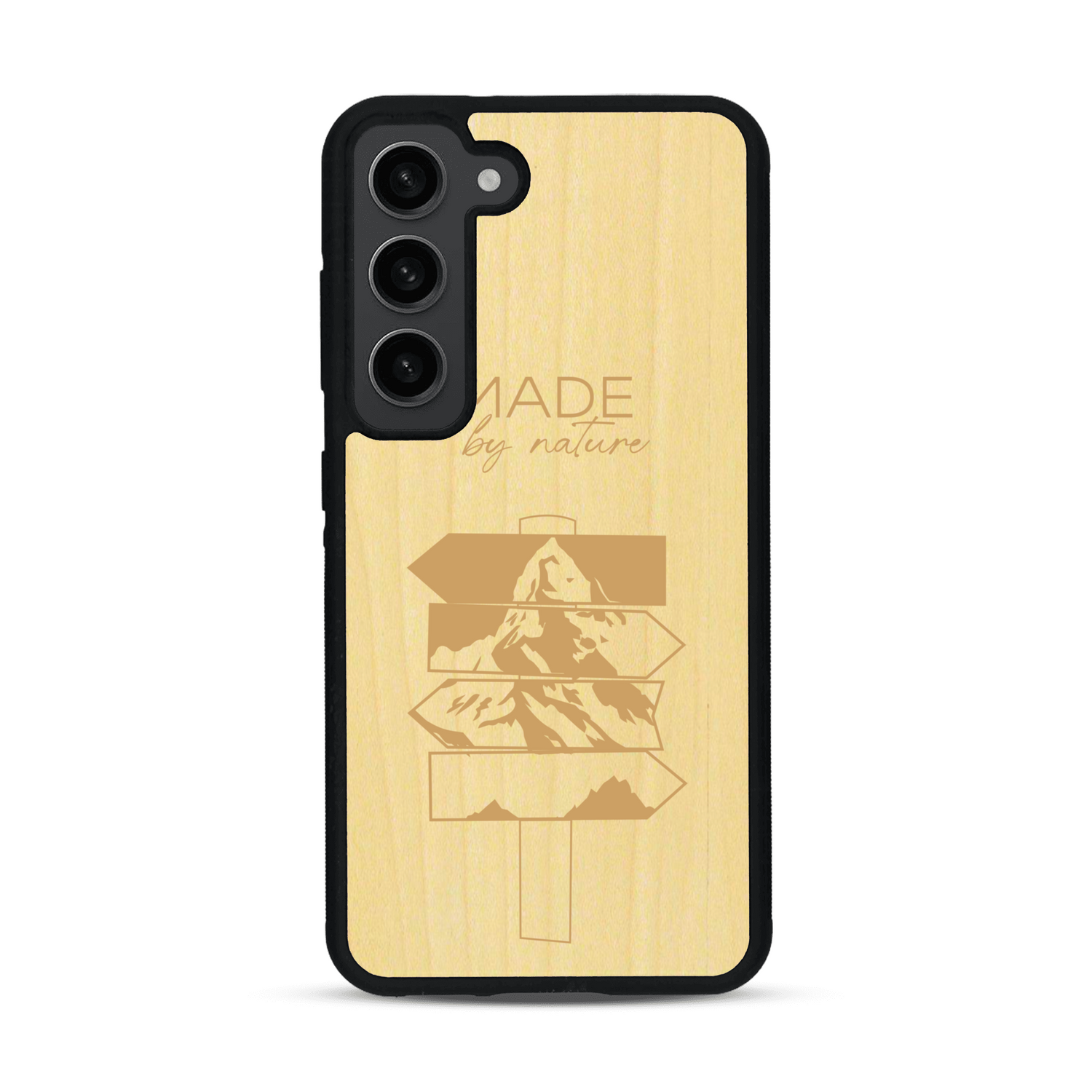 Coque de protection en bois véritable fabriquée en France pour  sur le thème de la nature et des arbres avec une gravure représentant une pomme de pin et la phrase "made by nature"