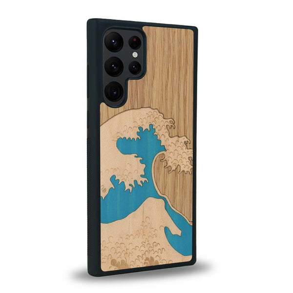 Coque de protection en bois véritable fabriquée en France pour Samsung S23 Ultra alliant plusieurs essences de bois pour représenter la célèbre grande vague de Kanagawa