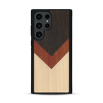 Coque de protection en bois véritable fabriquée en France pour  alliant du chêne fumé, du padouk et du bambou en forme de chevron sur le thème de l'art abstrait