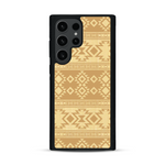Coque de protection en bois véritable fabriquée en France pour  avec des motifs géométriques s'inspirant des temples aztèques, mayas et incas