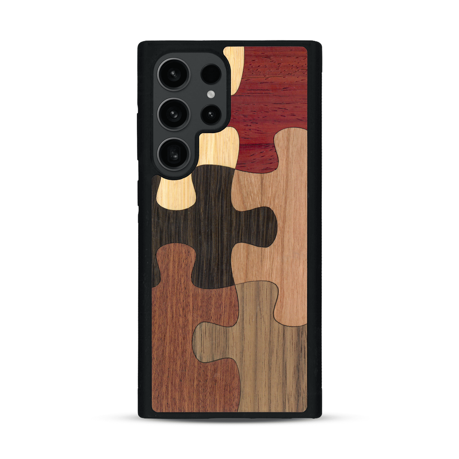 Coque de protection en bois véritable fabriquée en France pour  représentant un puzzle en six pièces qui allie du chêne fumé, du noyer, du bambou, du padouk, du merisier et de l'acajou