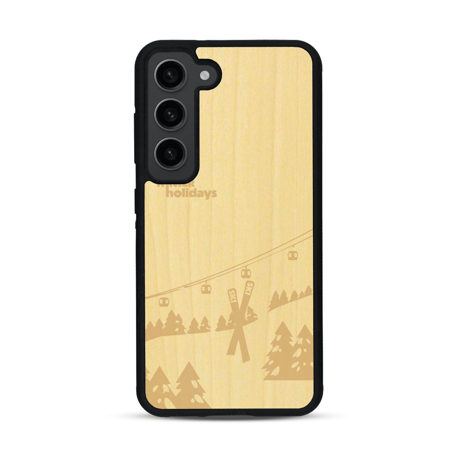 Coque de protection en bois véritable fabriquée en France pour  sur le thème de la montagne, du ski et de la neige avec un motif représentant une paire de ski plantée dans la neige avec en fond des montagnes enneigées