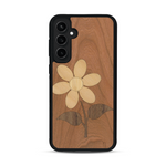 Coque de protection en bois véritable fabriquée en France pour  alliant plusieurs essences de bois pour représenter une marguerite