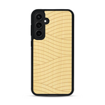 Coque de protection en bois véritable fabriquée en France pour  avec un motif moderne et minimaliste sur le thème waves et wavy représentant les vagues de l'océan