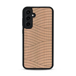 Coque de protection en bois véritable fabriquée en France pour  avec un motif moderne et minimaliste sur le thème waves et wavy représentant les vagues de l'océan