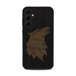 Coque de protection en bois véritable fabriquée en France pour  alliant du chêne fumé et du noyer représentant une tête de loup géométrique de profil sur le thème des animaux et de la nature