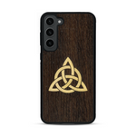 Coque de protection en bois véritable fabriquée en France pour  alliant du chêne fumé et du bambou représentant une triquetra