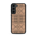 Coque de protection en bois véritable fabriquée en France pour  avec des motifs géométriques s'inspirant des temples aztèques, mayas et incas