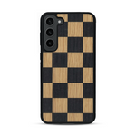 Coque de protection en bois véritable fabriquée en France pour  alliant plusieurs essences de bois pour représenter un damier