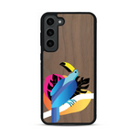Coque de protection en bois véritable fabriquée en France pour Samsung S23+ représentant un toucan coloré avec un design moderne et minimaliste sur le thème de la jungle et de la nature