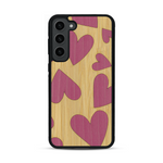 Coque de protection en bois véritable fabriquée en France pour  alliant plusieurs essences de bois pour représenter des coeurs pour les amoureux