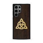 Coque de protection en bois véritable fabriquée en France pour  alliant du chêne fumé et du bambou représentant une triquetra