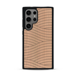 Coque de protection en bois véritable fabriquée en France pour  avec un motif moderne et minimaliste sur le thème waves et wavy représentant les vagues de l'océan