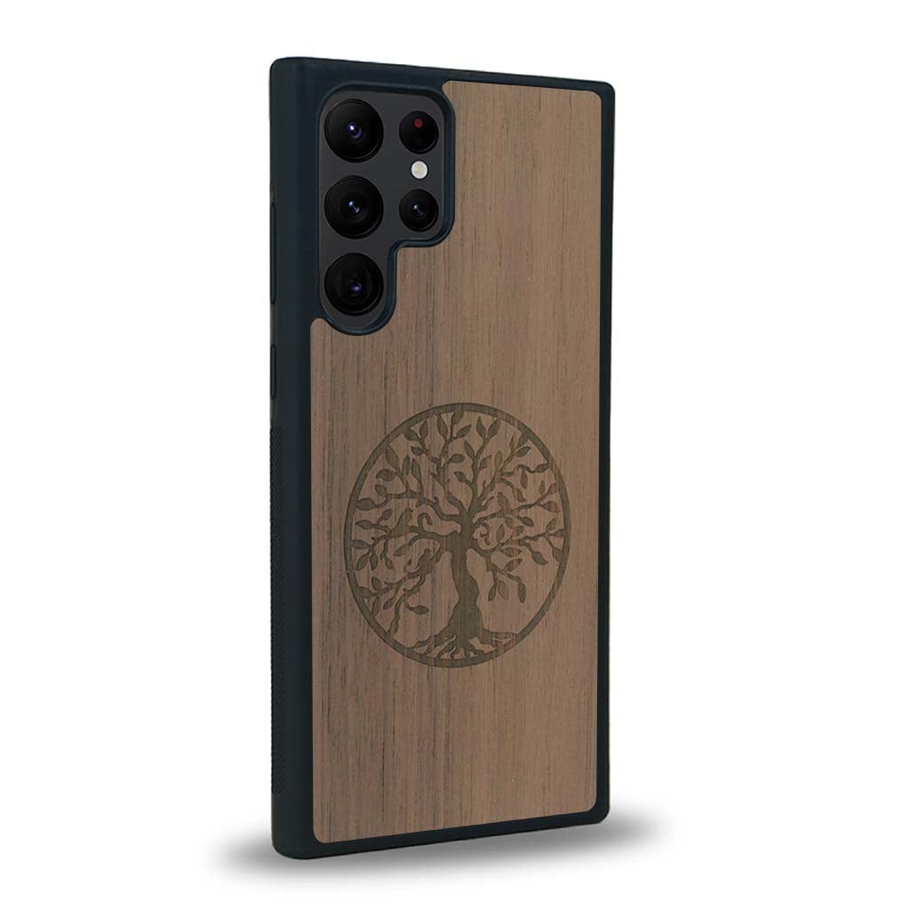 Coque de protection en bois véritable fabriquée en France pour Samsung S24 Ultra sur le thème de la spiritualité et du yoga avec une gravure zen représentant un arbre de vie