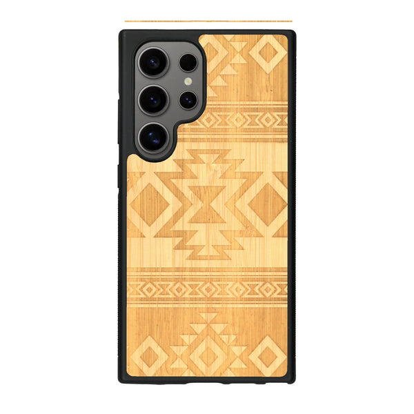 Coque de protection en bois véritable fabriquée en France pour Samsung S24 Ultra avec des motifs géométriques s'inspirant des temples aztèques, mayas et incas