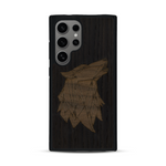 Coque de protection en bois véritable fabriquée en France pour  alliant du chêne fumé et du noyer représentant une tête de loup géométrique de profil sur le thème des animaux et de la nature
