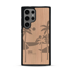 Coque de protection en bois véritable fabriquée en France pour  sur le thème des voyages en vans, vanlife et chill avec une gravure représentant un van vw combi devant le soleil couchant sur une plage avec des vagues