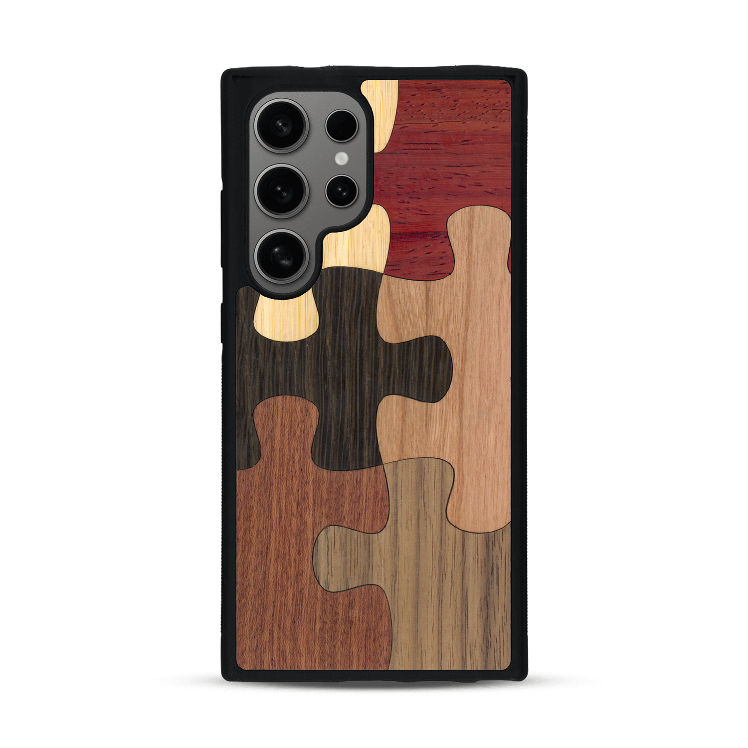 Coque de protection en bois véritable fabriquée en France pour  représentant un puzzle en six pièces qui allie du chêne fumé, du noyer, du bambou, du padouk, du merisier et de l'acajou