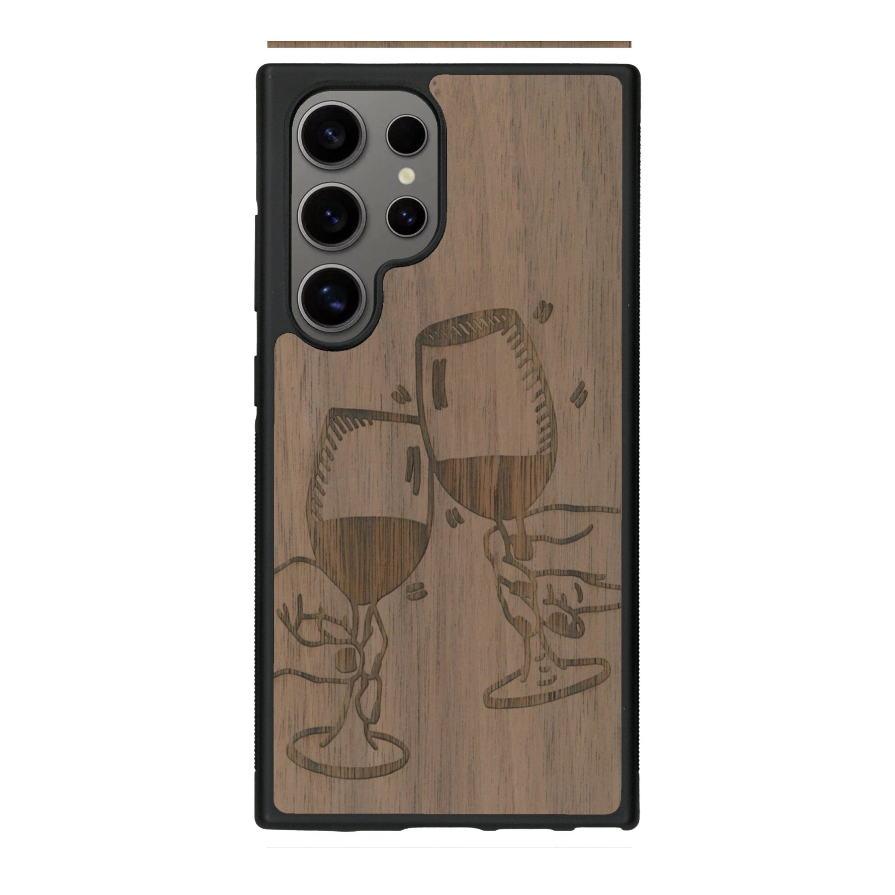 Coque de protection en bois véritable fabriquée en France pour Samsung S24 Ultra représentant une vue de face d'une flute de champagne dessinée à la main par l'artiste Maud Dabs