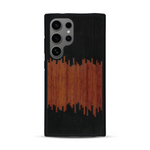 Coque de protection en bois véritable fabriquée en France pour  alliant plusieurs essences de bois pour représenter du magma en fusion