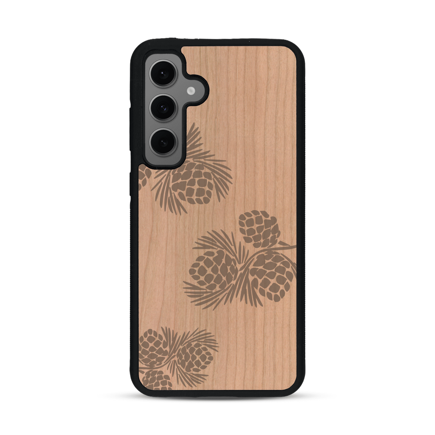Coque de protection en bois véritable fabriquée en France pour  sur le thème de la nature des arbres avec un motif de gravure représentant des épines de sapin et des pommes de pin