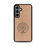 Coque de protection en bois véritable fabriquée en France pour  sur le thème de la spiritualité et du yoga avec une gravure zen représentant un arbre de vie