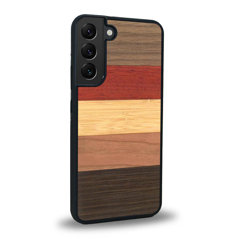 Coque de protection en bois véritable fabriquée en France pour Samsung S24+ alliant des bandes horizontales de bambou, merisier, padouk, noyer et chêne fumé