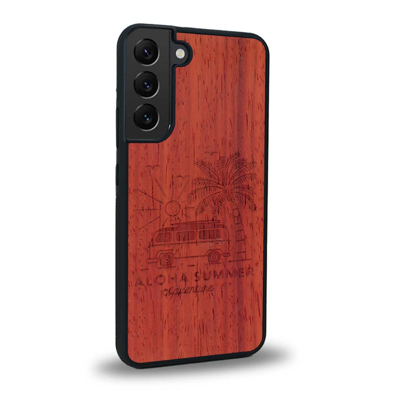 Coque de protection en bois véritable fabriquée en France pour Samsung S25 sur le thème de la plage, de l'été et vanlife.