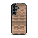 Coque de protection en bois véritable fabriquée en France pour  avec des motifs géométriques s'inspirant des temples aztèques, mayas et incas