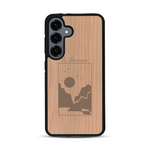 Coque de protection en bois véritable fabriquée en France pour  sur le thème du camping en pleine nature et du bivouac avec la phrase "Aventure is out there"