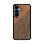 Coque de protection en bois véritable fabriquée en France pour  alliant du merisier et du noyer formant chacun un triangle avec une jointure en diagonale sur le thème de l'art abstrait