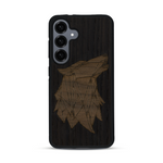 Coque de protection en bois véritable fabriquée en France pour  alliant du chêne fumé et du noyer représentant une tête de loup géométrique de profil sur le thème des animaux et de la nature