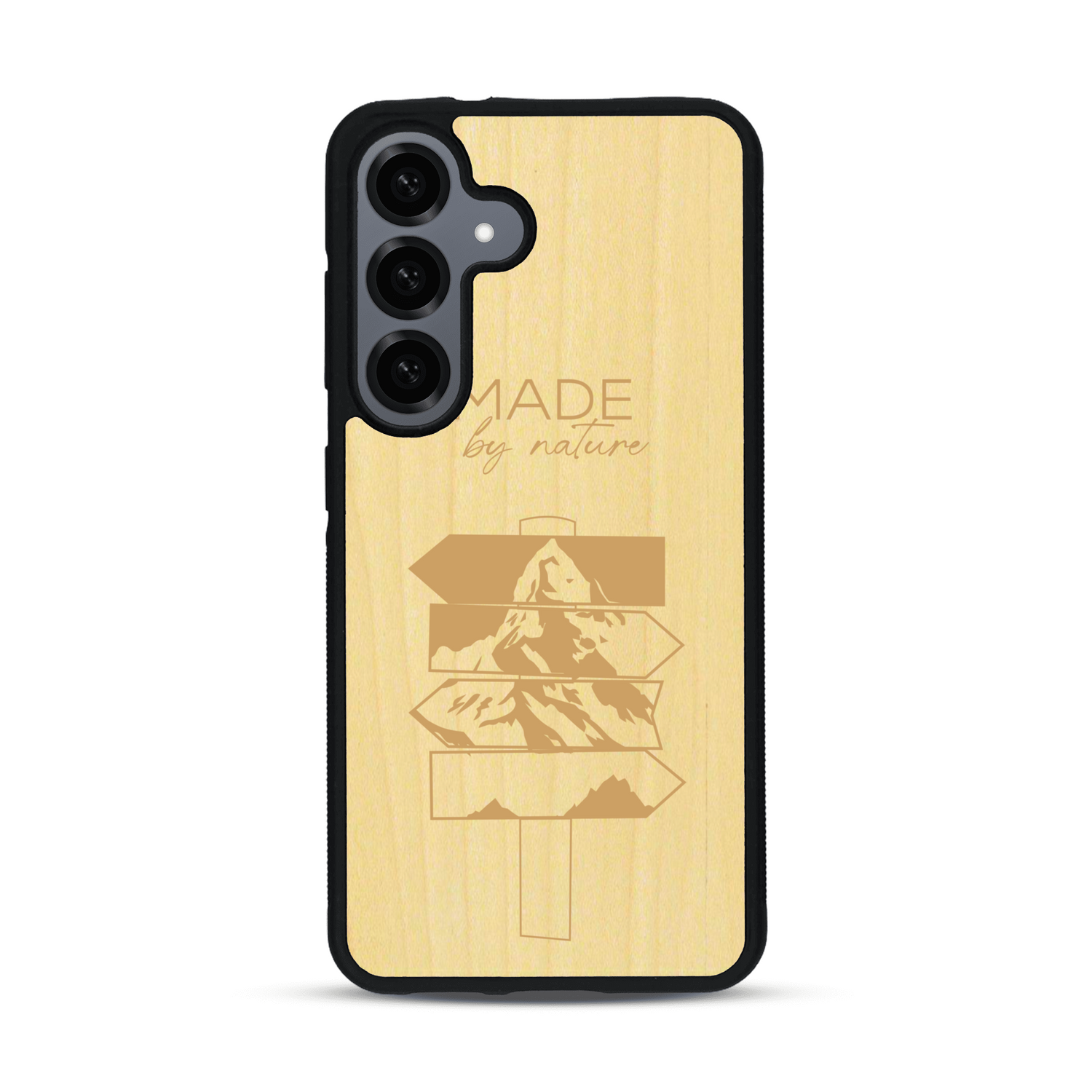 Coque de protection en bois véritable fabriquée en France pour  sur le thème de la nature et des arbres avec une gravure représentant une pomme de pin et la phrase "made by nature"