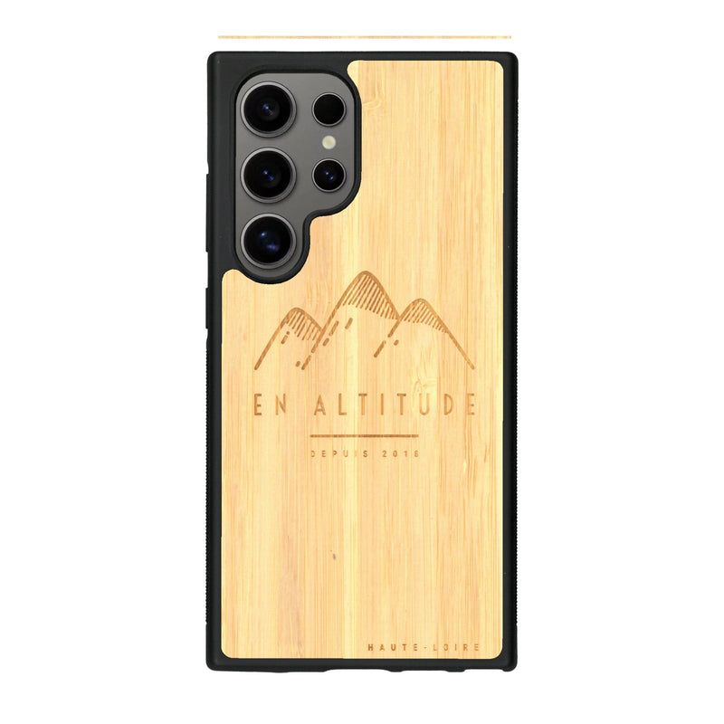 Coque de protection en bois véritable fabriquée en France pour Samsung S25 Ultra représentant des montagnes, sur le thème de la randonnée en pleine nature et du trail