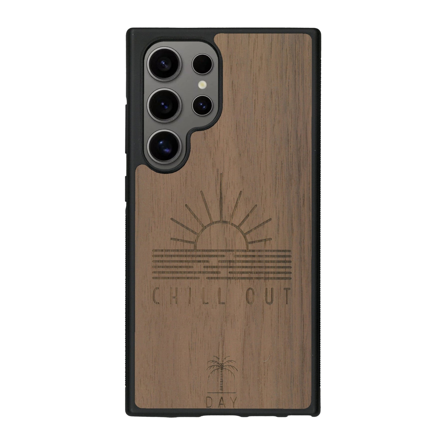 Coque de protection en bois véritable fabriquée en France pour Samsung S25 Ultra sur le thème chill avec un motif représentant un couché de soleil sur l'océan et la phrase "Chill out"