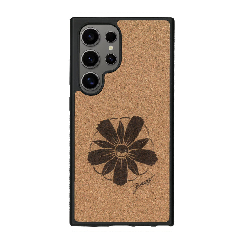Coque de protection en bois véritable fabriquée en France pour Samsung S25 Ultra sur le thème des fleurs et de la montagne avec un motif de gravure représentant les pétales d'une fleur des montagnes