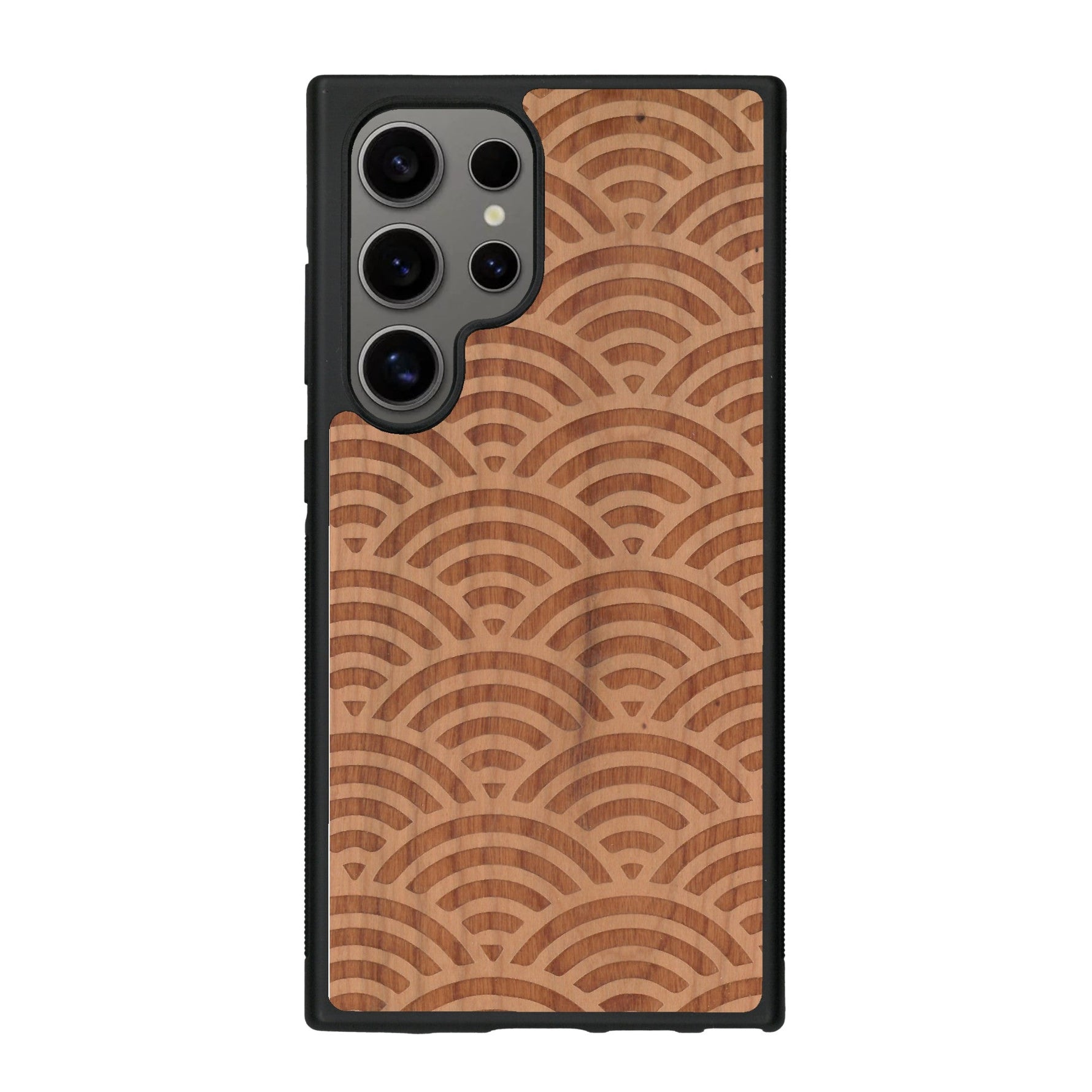 Coque de protection en bois véritable fabriquée en France pour Samsung S25 Ultra baptisée "La Sinjak" avec un motif de gravure abstrait représentant la répétition d'un symbole wifi