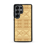 Coque de protection en bois véritable fabriquée en France pour  avec des motifs géométriques s'inspirant des temples aztèques, mayas et incas