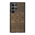 Coque de protection en bois véritable fabriquée en France pour Samsung S25 Ultra avec des motifs géométriques s'inspirant des temples aztèques, mayas et incas