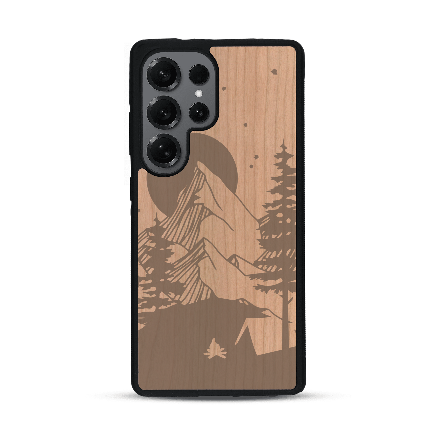 Coque de protection en bois véritable fabriquée en France pour  sur le thème du camping en pleine nature représentant une tente avec un feu de camp entouré de montagnes