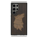 Coque de protection en bois véritable fabriquée en France pour Samsung S25 Ultra alliant du chêne fumé et du noyer représentant une tête de loup géométrique de profil sur le thème des animaux et de la nature