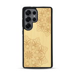Coque de protection en bois véritable fabriquée en France pour  sur le thème de la bohème et du tatouage au henné avec une gravure représentant un mandala