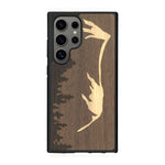 Coque de protection en bois véritable fabriquée en France pour Samsung S25 Ultra sur le thème de la nature et de la montagne qui allie du chêne fumé, du noyer et du bambou représentant le mont mézenc
