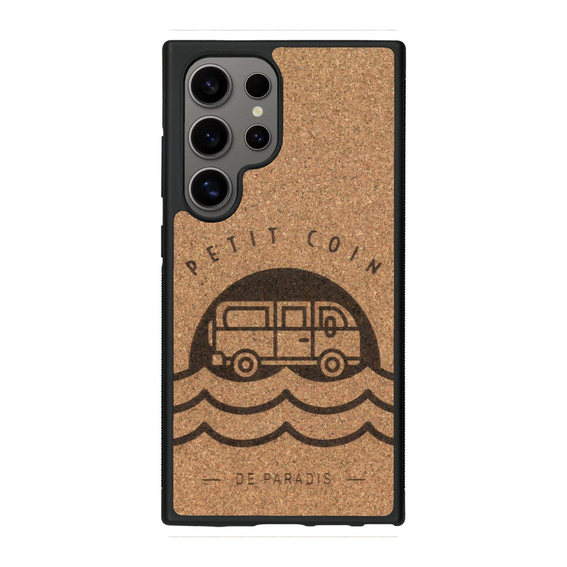 Coque de protection en bois véritable fabriquée en France pour Samsung S25 Ultra sur le thème des voyages en vans, vanlife et chill avec une gravure représentant un van vw combi devant le soleil couchant sur une plage avec des vagues
