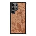 Coque de protection en bois véritable fabriquée en France pour Samsung S25 Ultra sur le thème de la nature et des animaux représentant un tigre dans la jungle entre des fougères