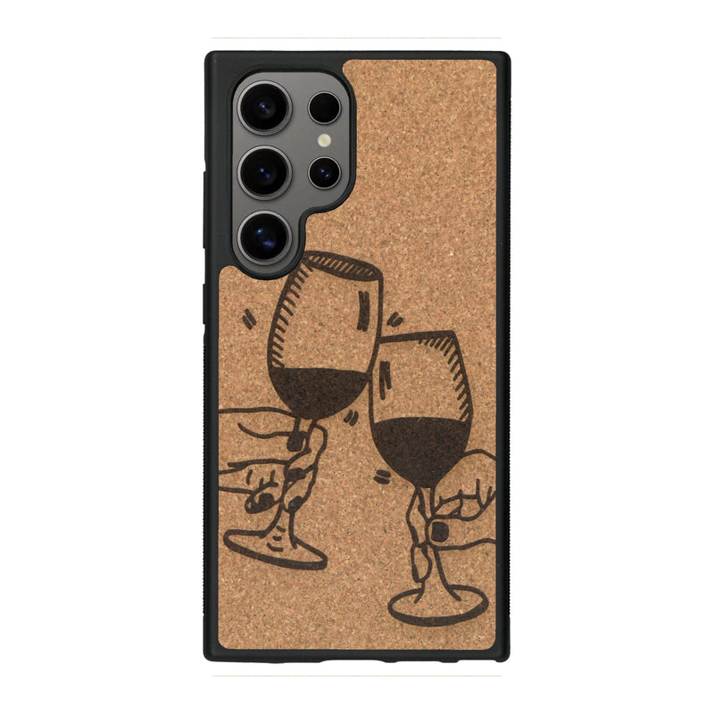 Coque de protection en bois véritable fabriquée en France pour Samsung S25 Ultra représentant une vue de face d'une flute de champagne dessinée à la main par l'artiste Maud Dabs
