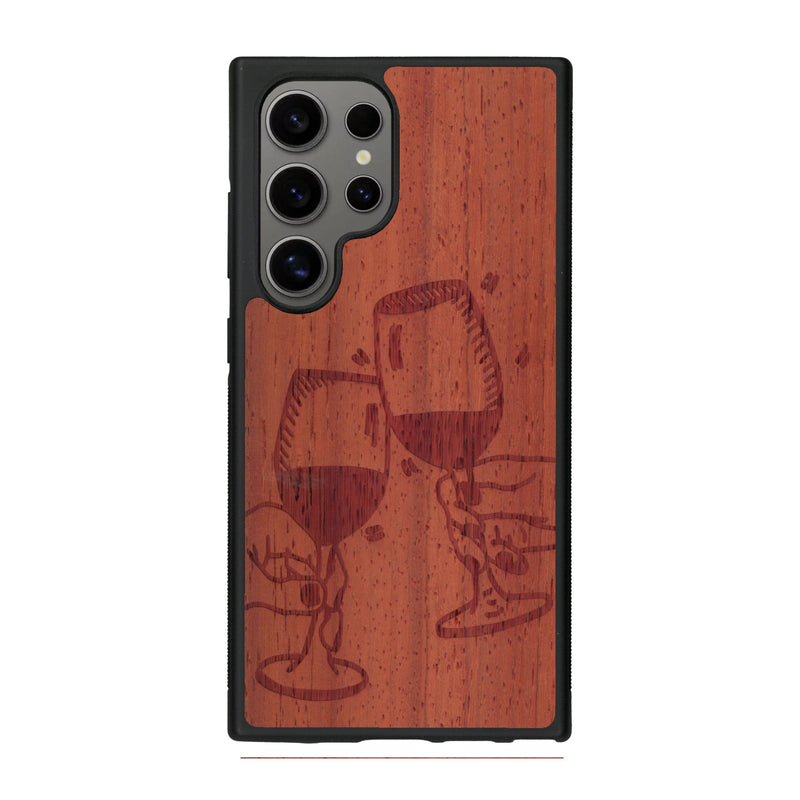 Coque de protection en bois véritable fabriquée en France pour Samsung S25 Ultra représentant une vue de face d'une flute de champagne dessinée à la main par l'artiste Maud Dabs